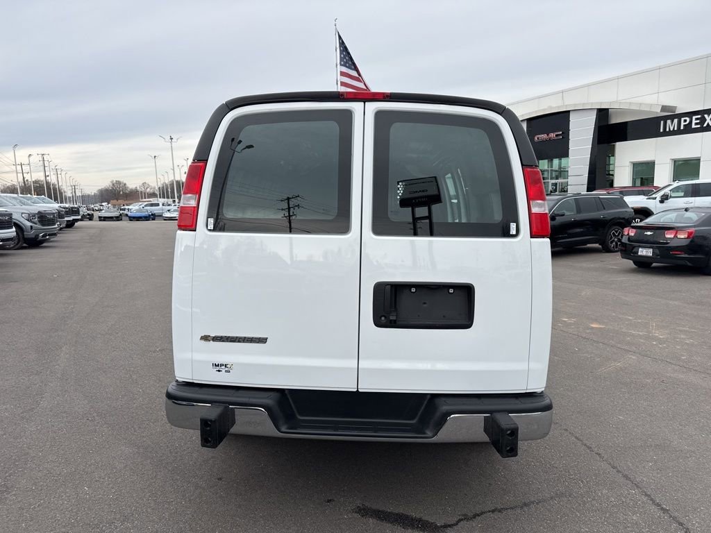 Used 2024 Chevrolet Express 2500 Work Van w/ Driver Convenience Package image 4