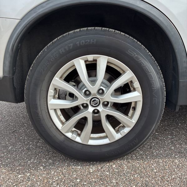 Used 2020 Nissan Rogue SV image 12