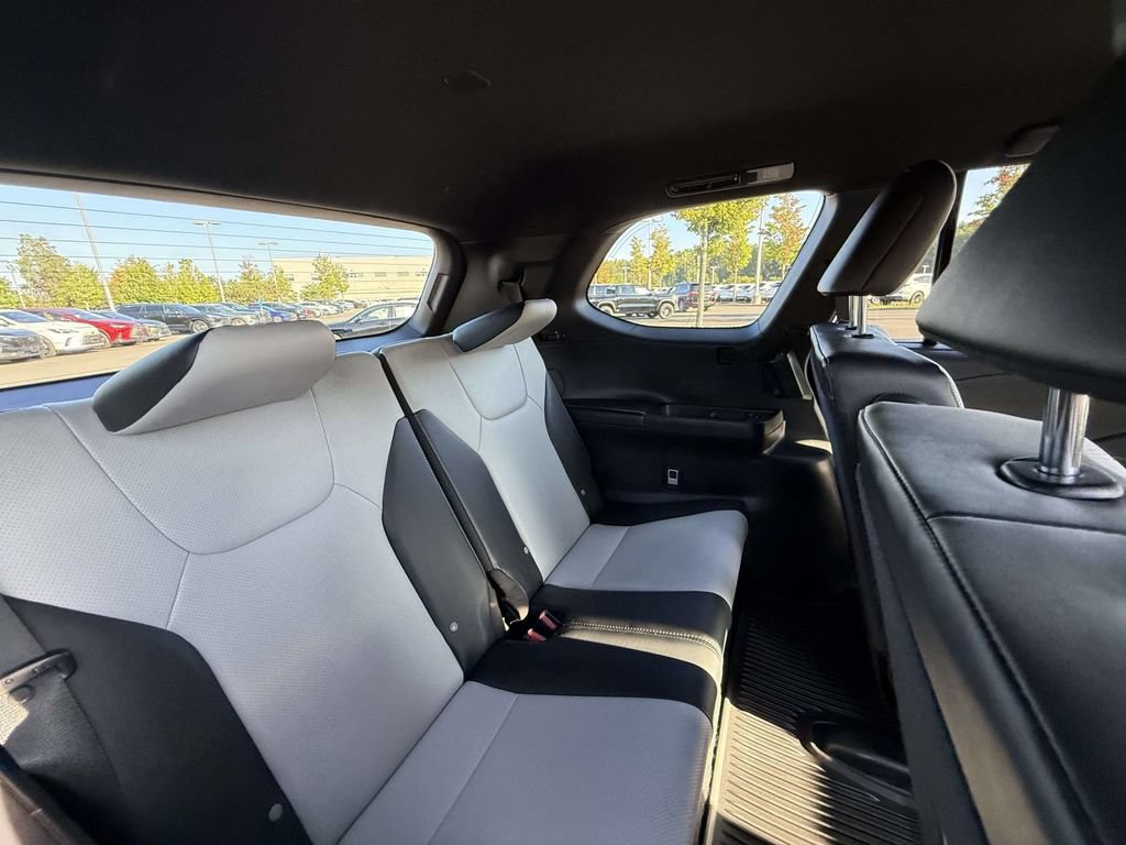 Used 2025 Lexus TX 500h AWD image 16