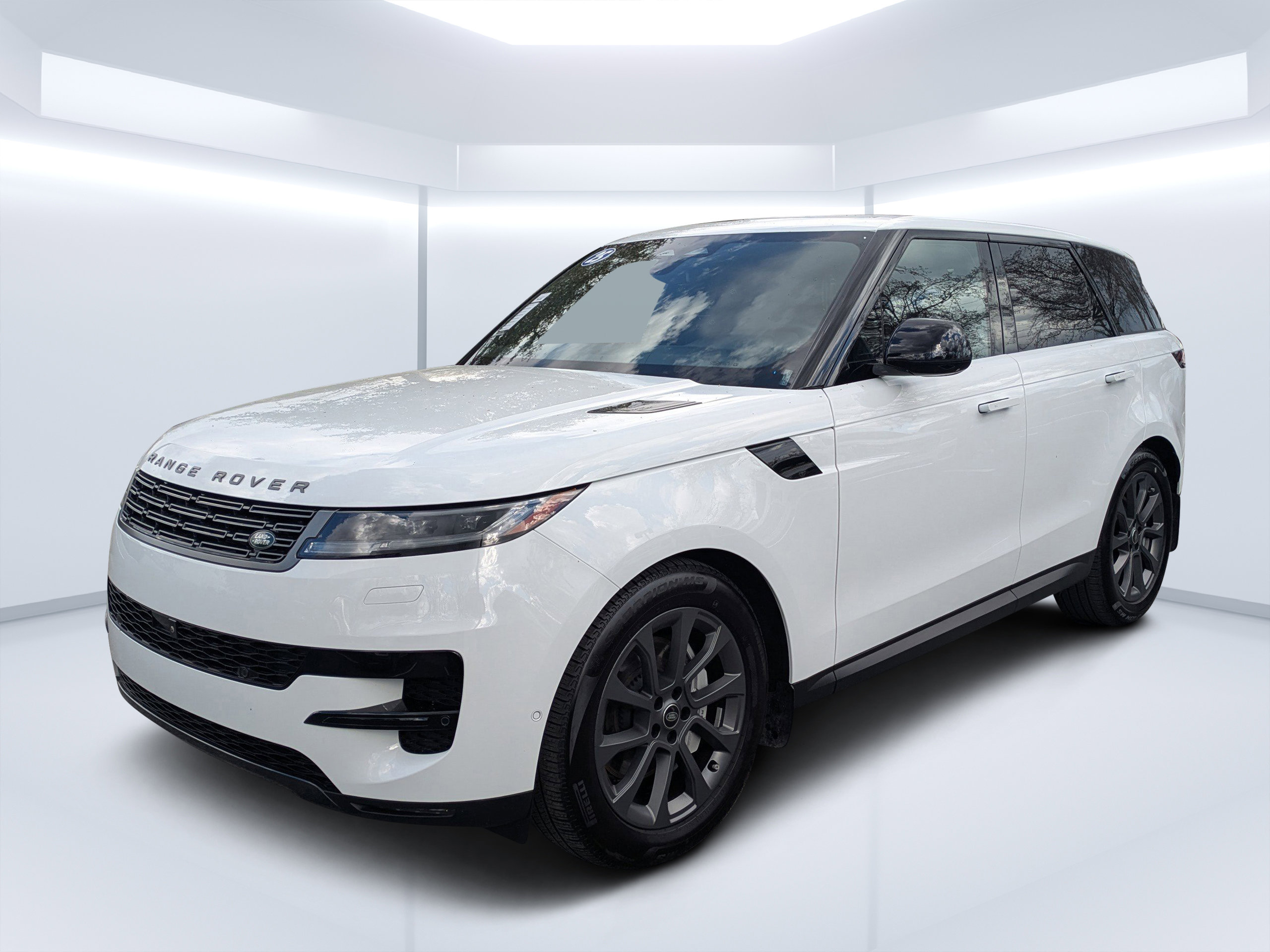 Used 2025 Land Rover Range Rover Sport image 10