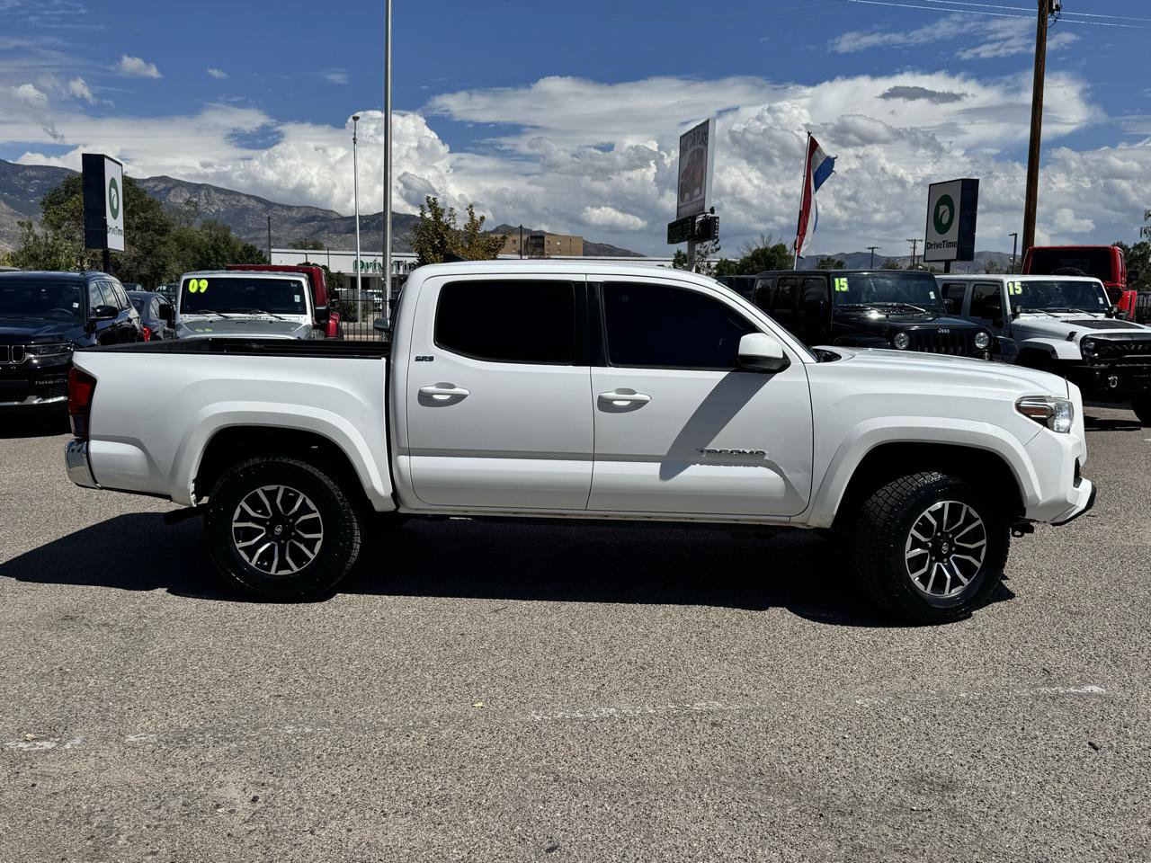 Used 2019 Toyota Tacoma SR5 AWD/4WD image 8