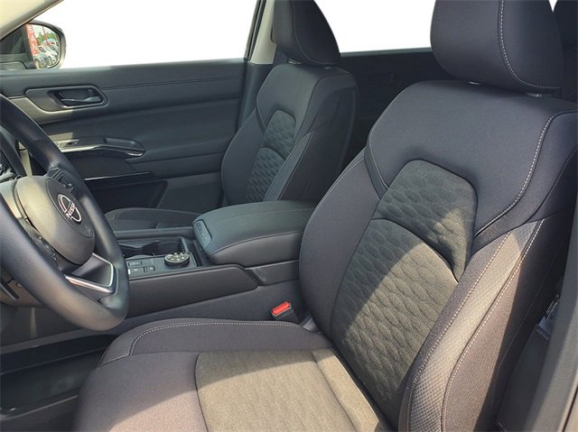 New 2025 Nissan Pathfinder S image 21