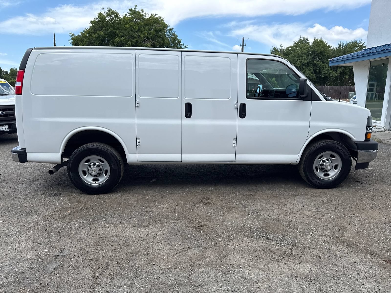 Used 2022 Chevrolet Express 2500 w/ Driver Convenience Package RWD image 6
