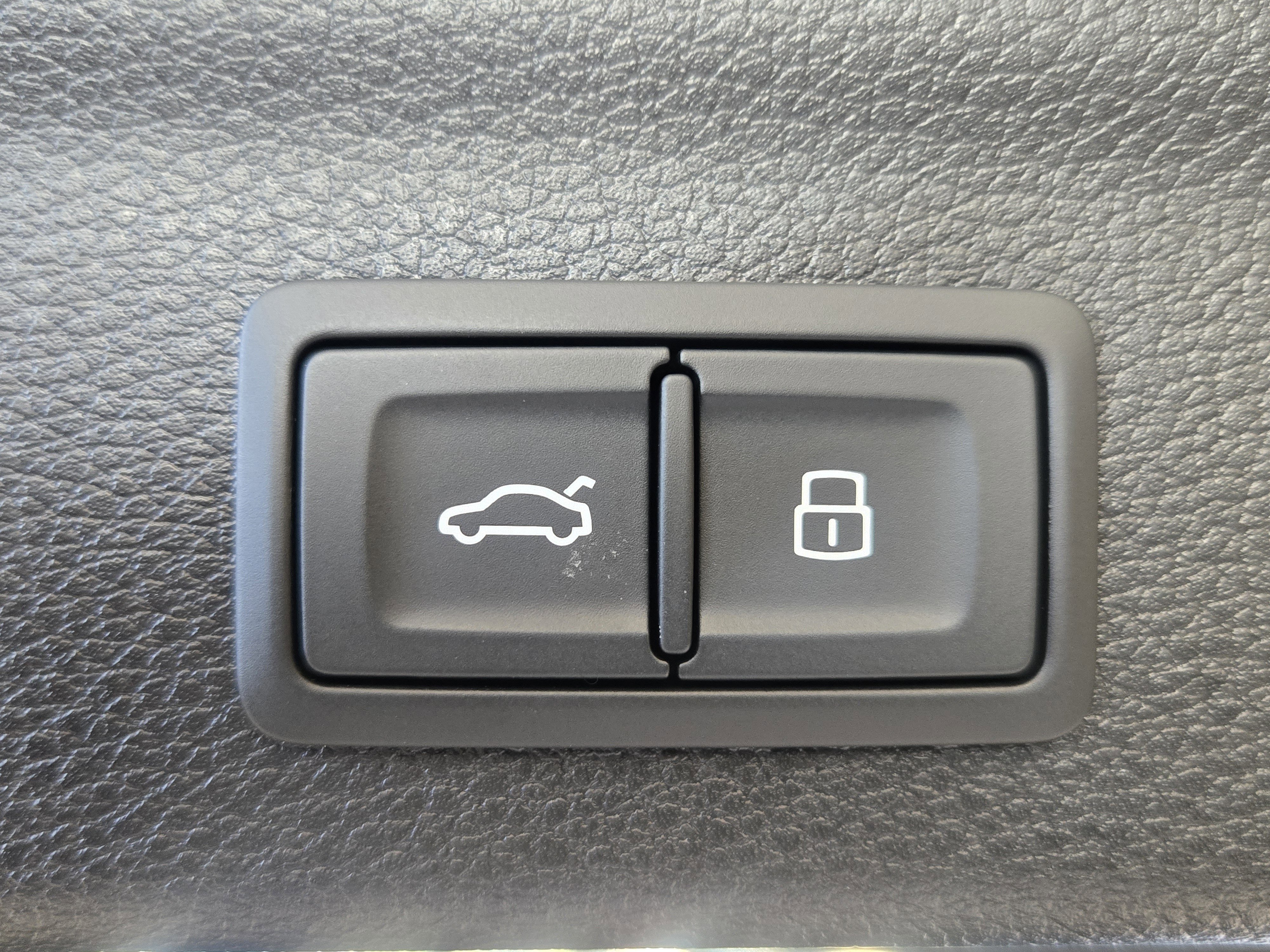 New 2025 Audi Q3 2.0T Premium image 18