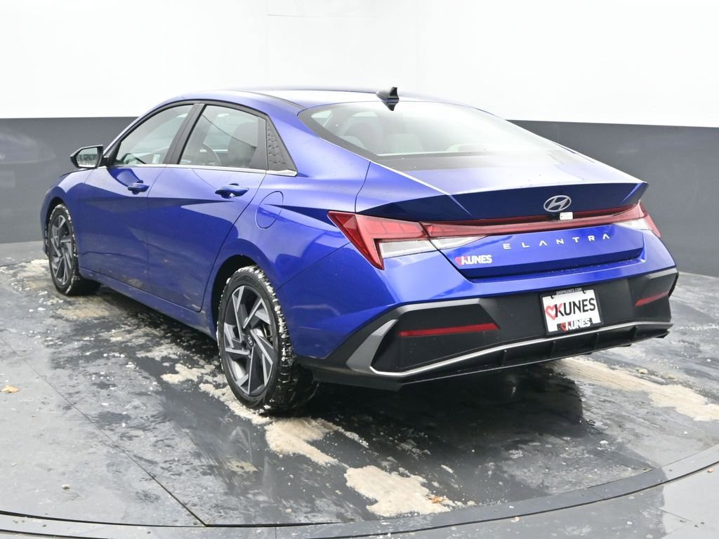 Used 2025 Hyundai Elantra SEL image 9