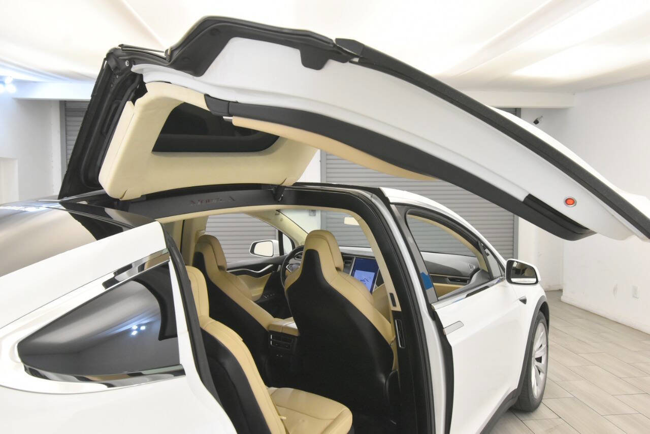 Used 2017 Tesla Model X 75D image 28