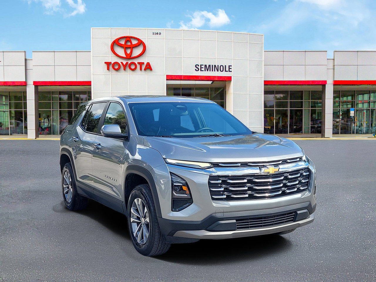Used 2025 Chevrolet Equinox LT FWD image 2