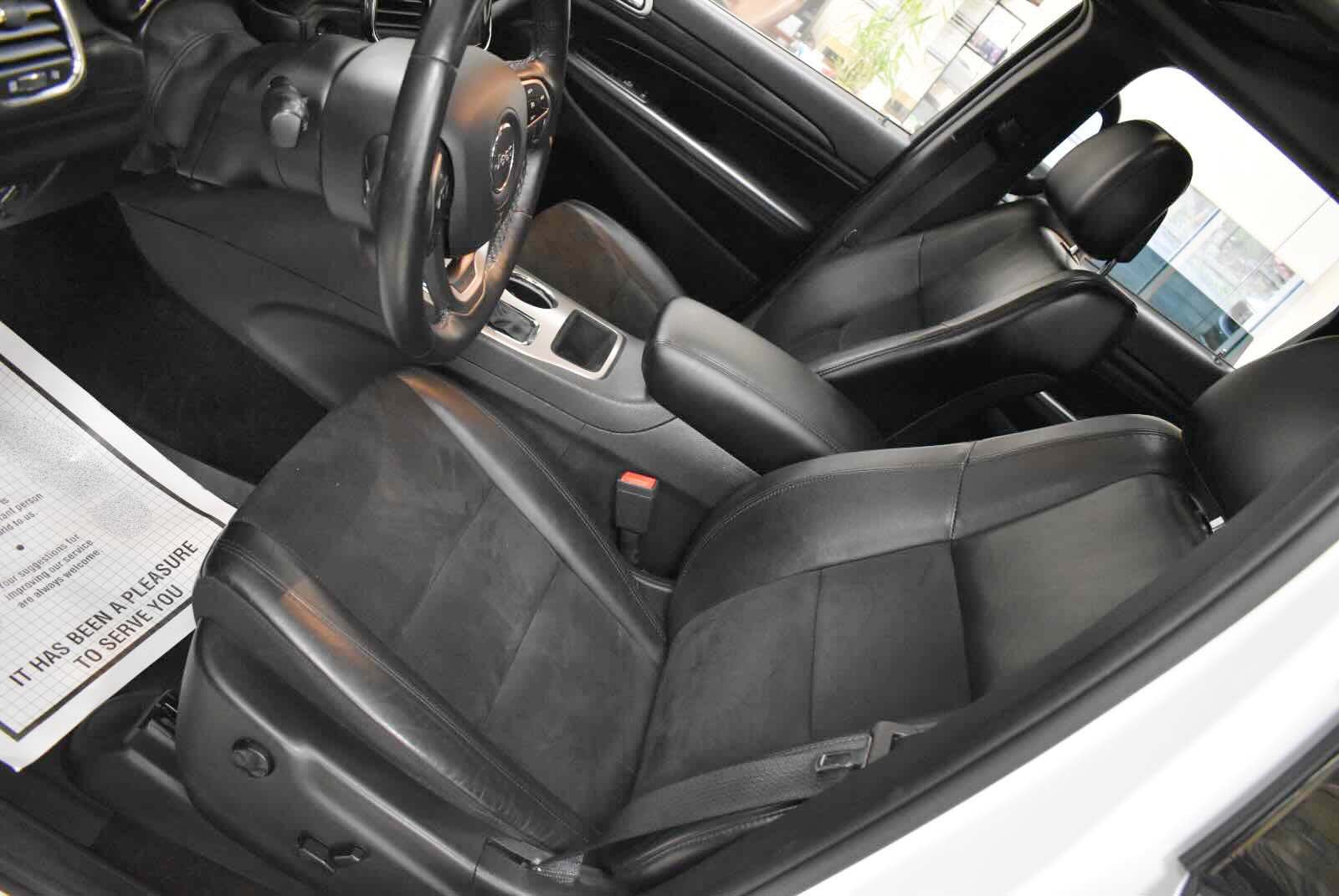 Used 2019 Jeep Grand Cherokee Altitude AWD/4WD image 12