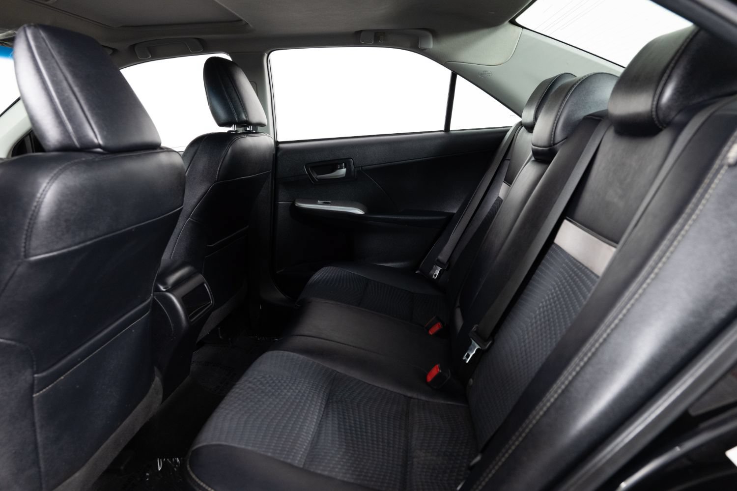 Used 2013 Toyota Camry SE w/ Convenience Pkg FWD image 17