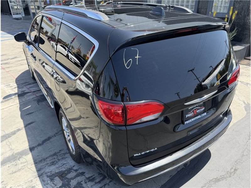 Used 2018 Chrysler Pacifica Limited FWD image 47