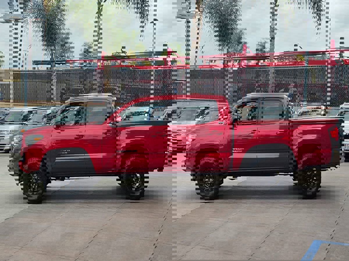 Used 2020 Toyota Tacoma SR5 image 11