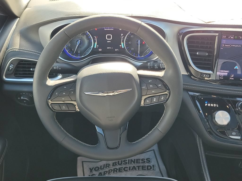 Used 2025 Chrysler Pacifica Limited FWD image 32