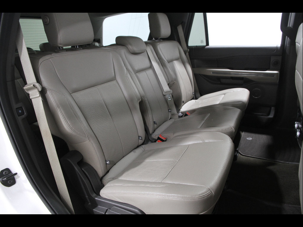 Used 2019 Ford Expedition XLT w/ Equipment Group 202A AWD/4WD image 20