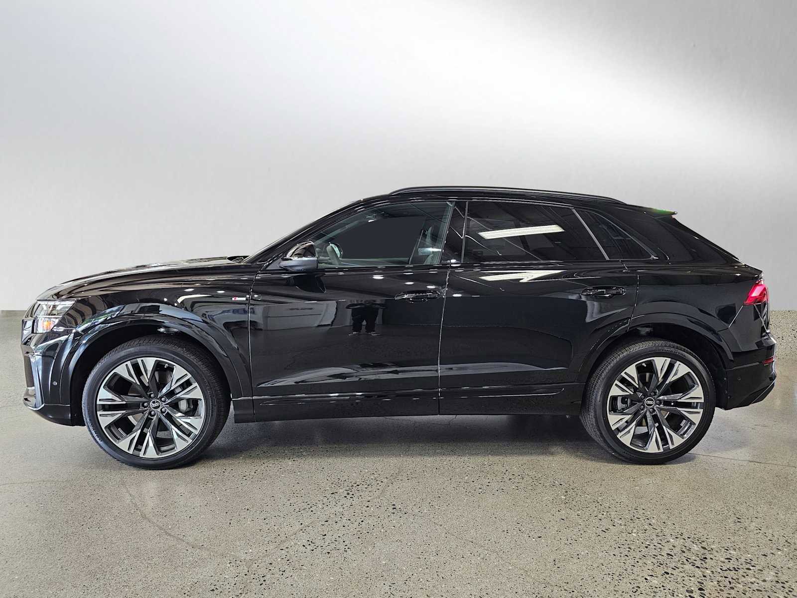 New 2025 Audi Q8 Premium Plus AWD/4WD image 4