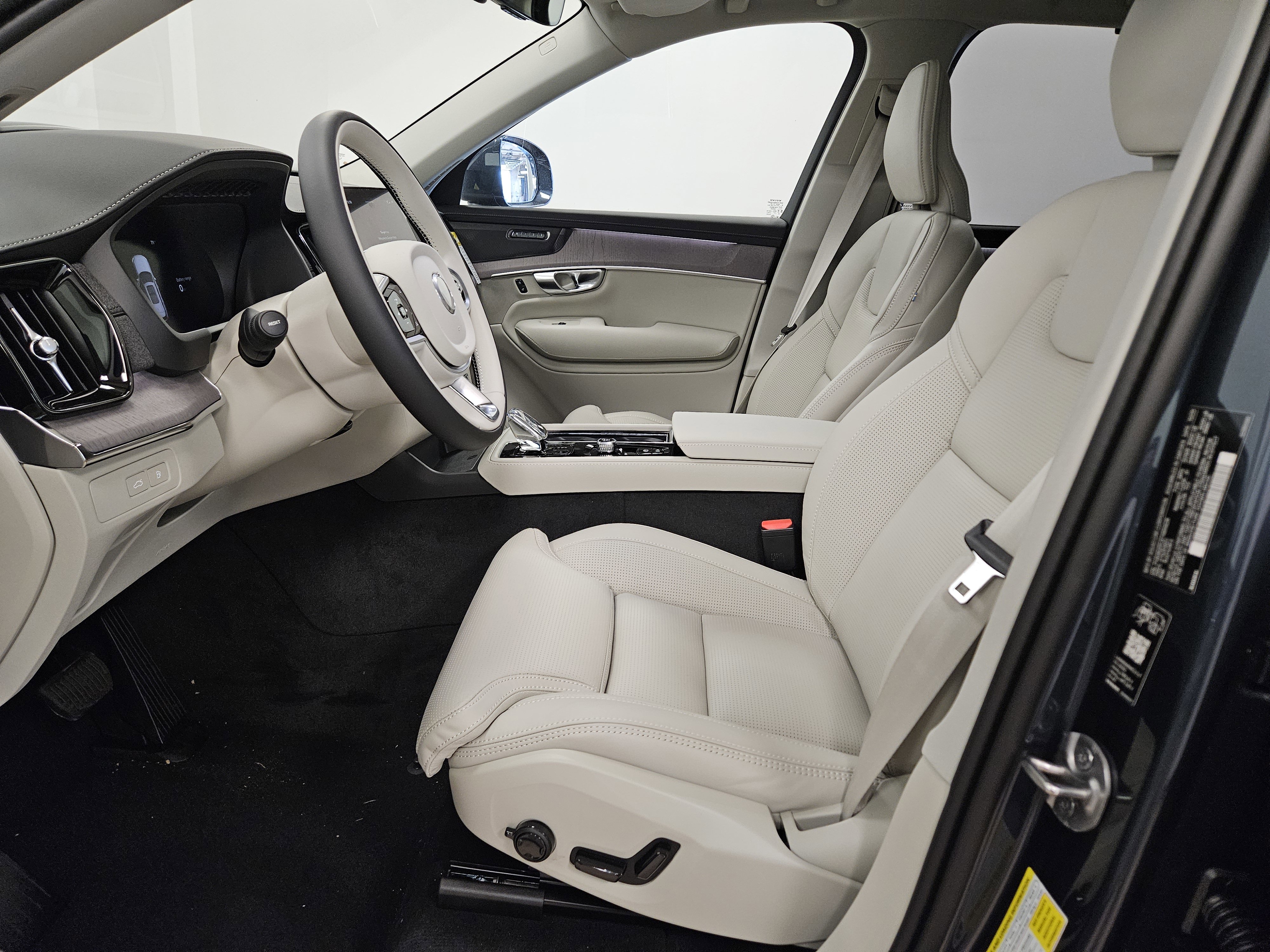 New 2026 Volvo XC90 T8 Ultra w/ Protection Package Premier image 10