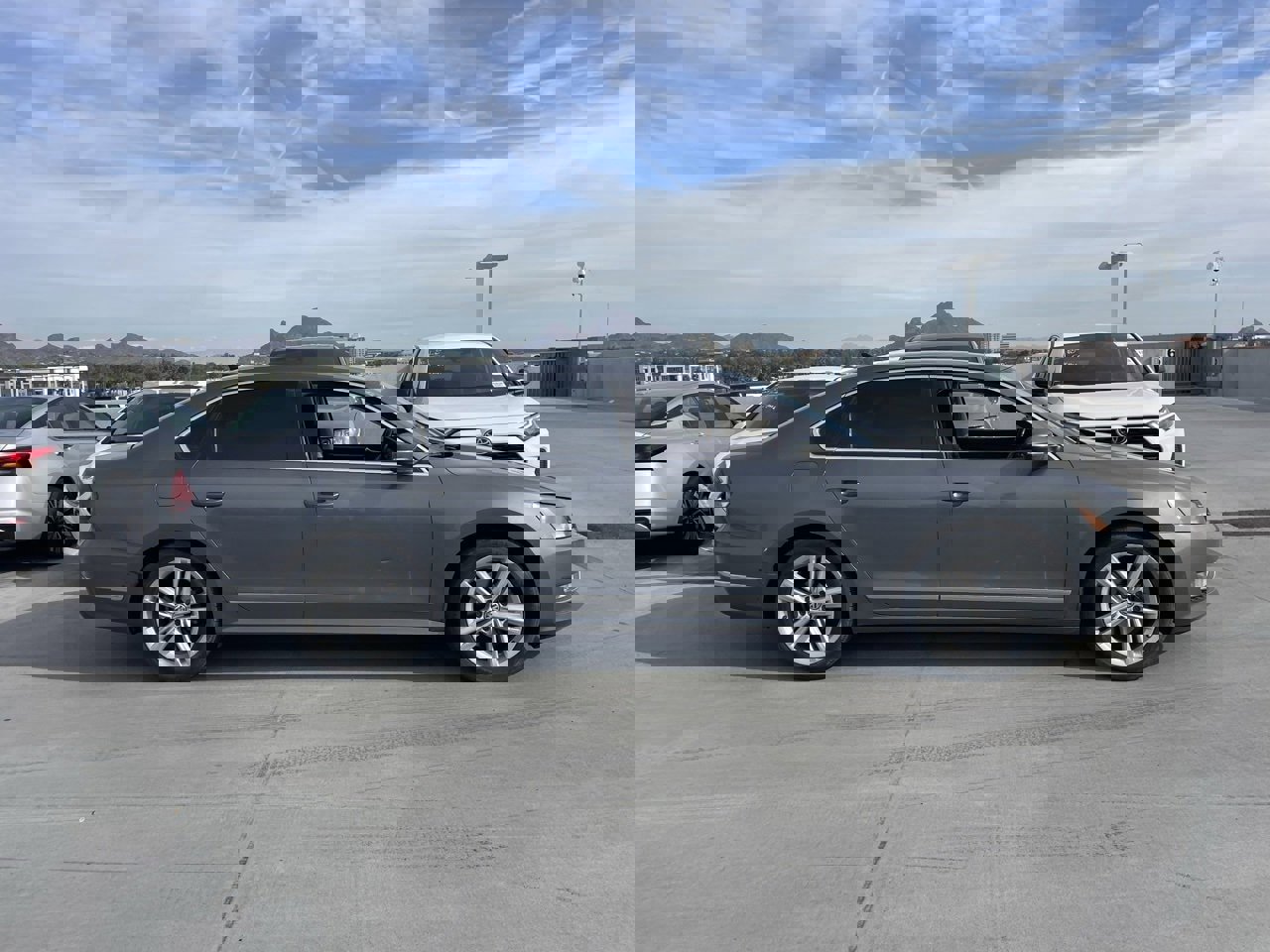 Used 2013 Volkswagen Passat TDI SEL Premium image 3