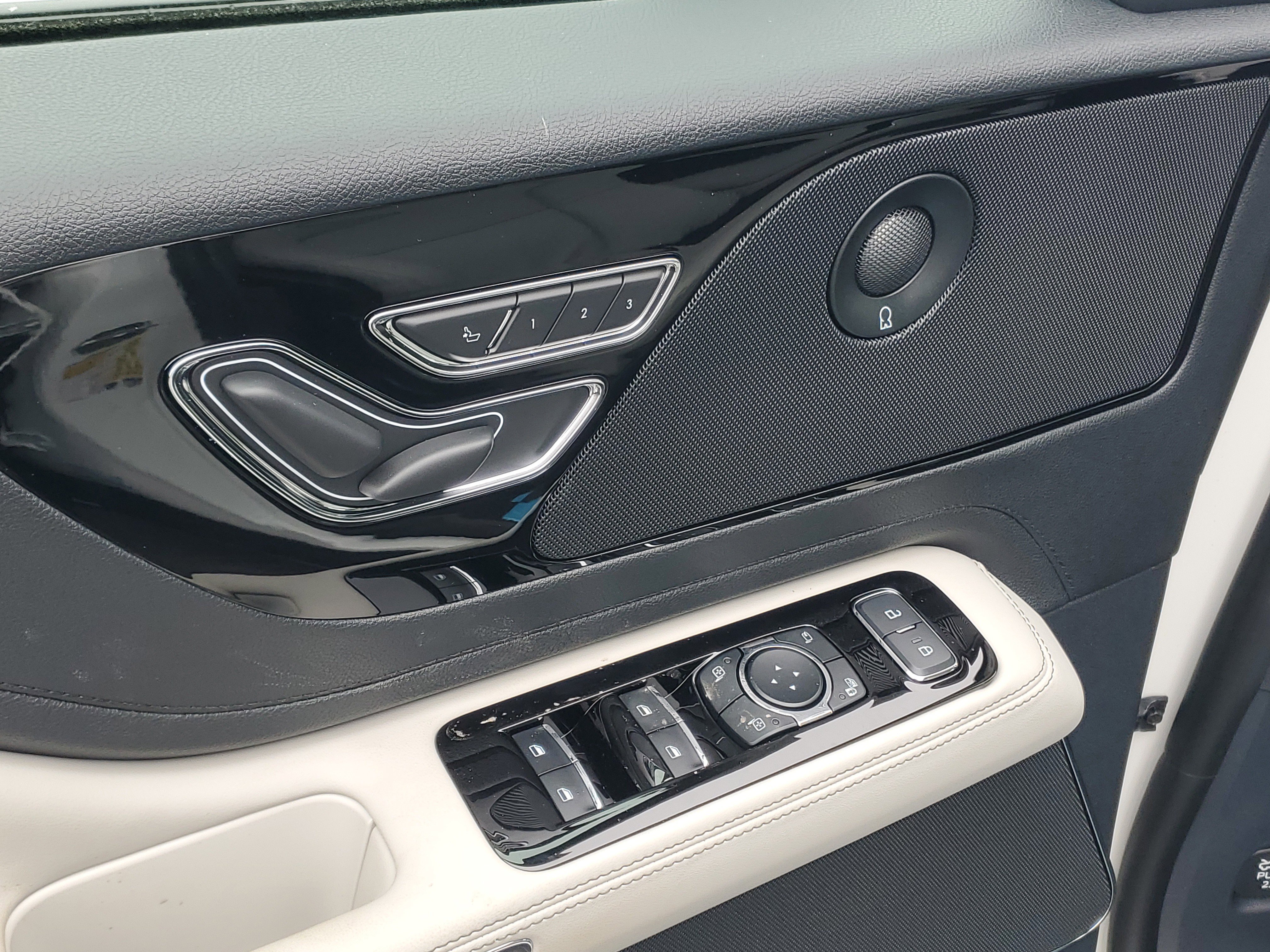 New 2026 Lincoln Aviator AWD image 9