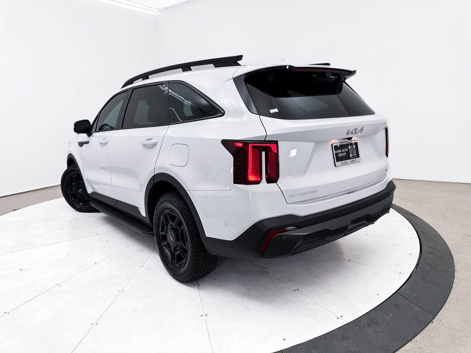 Certified 2024 Kia Sorento SX Prestige w/ Olive Brown Leather Package AWD/4WD image 2