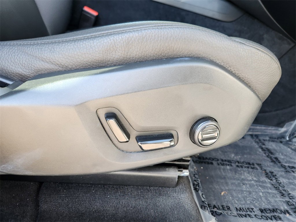 Used 2023 Volvo XC60 T8 Plus image 20