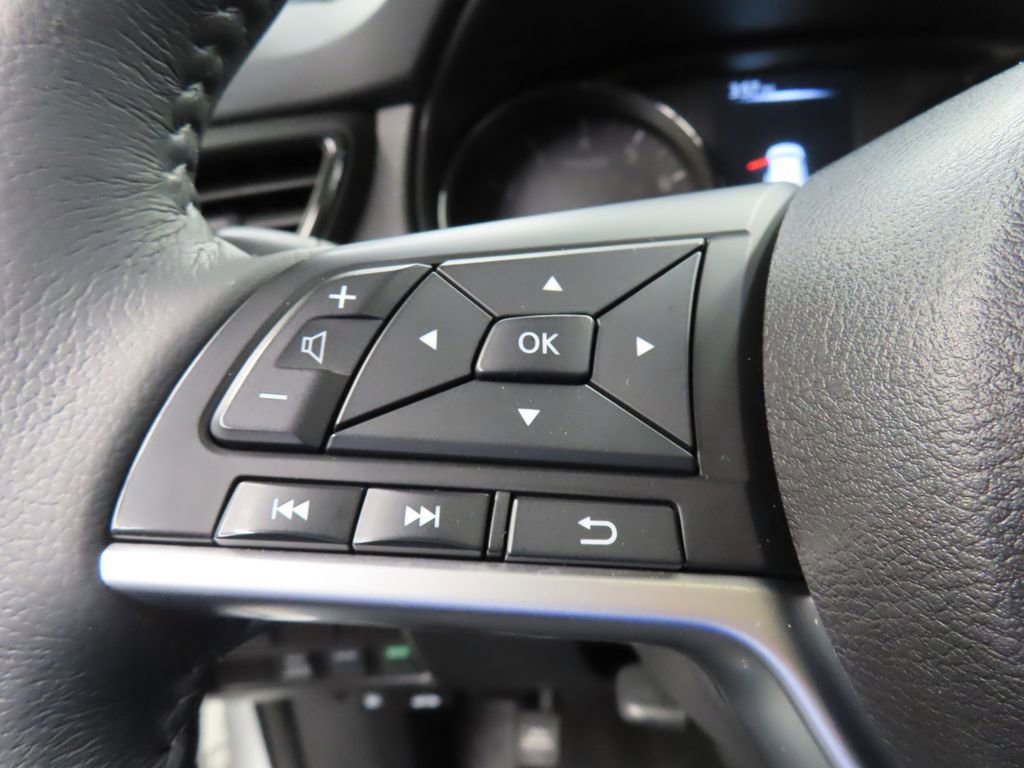 Used 2017 Nissan Rogue SV AWD/4WD image 35