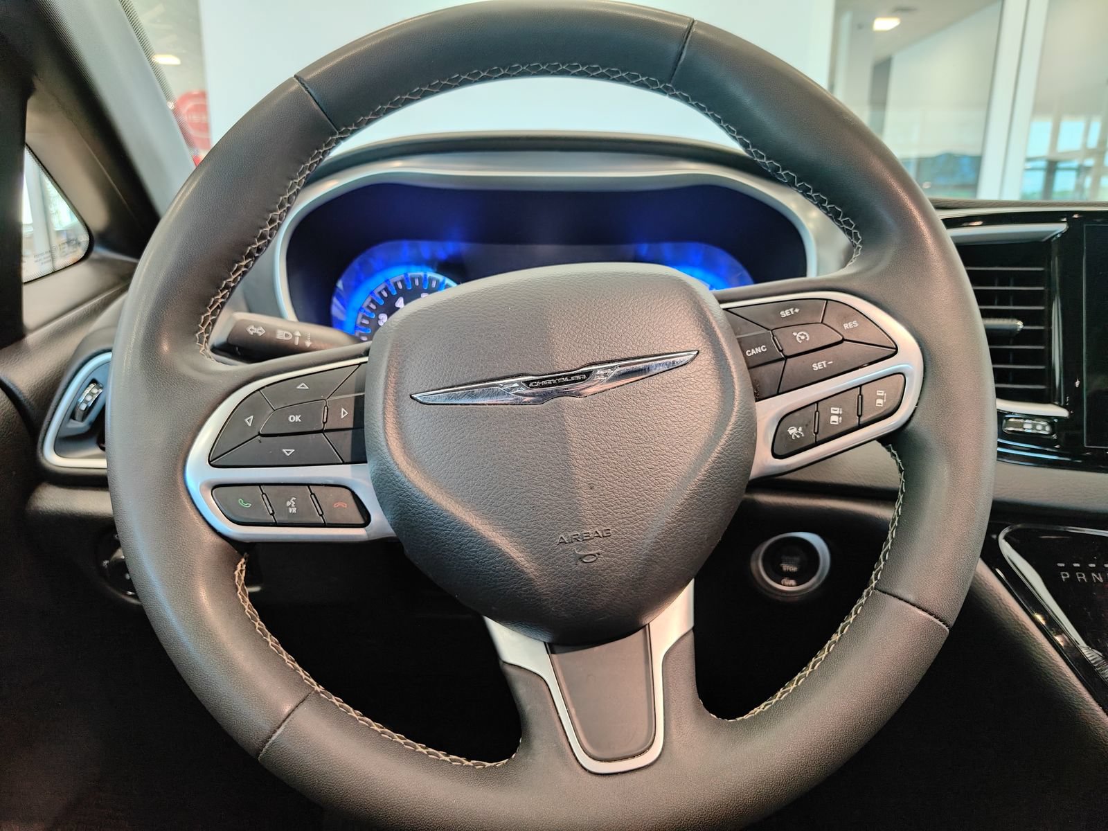 Used 2025 Chrysler Pacifica Select FWD image 11