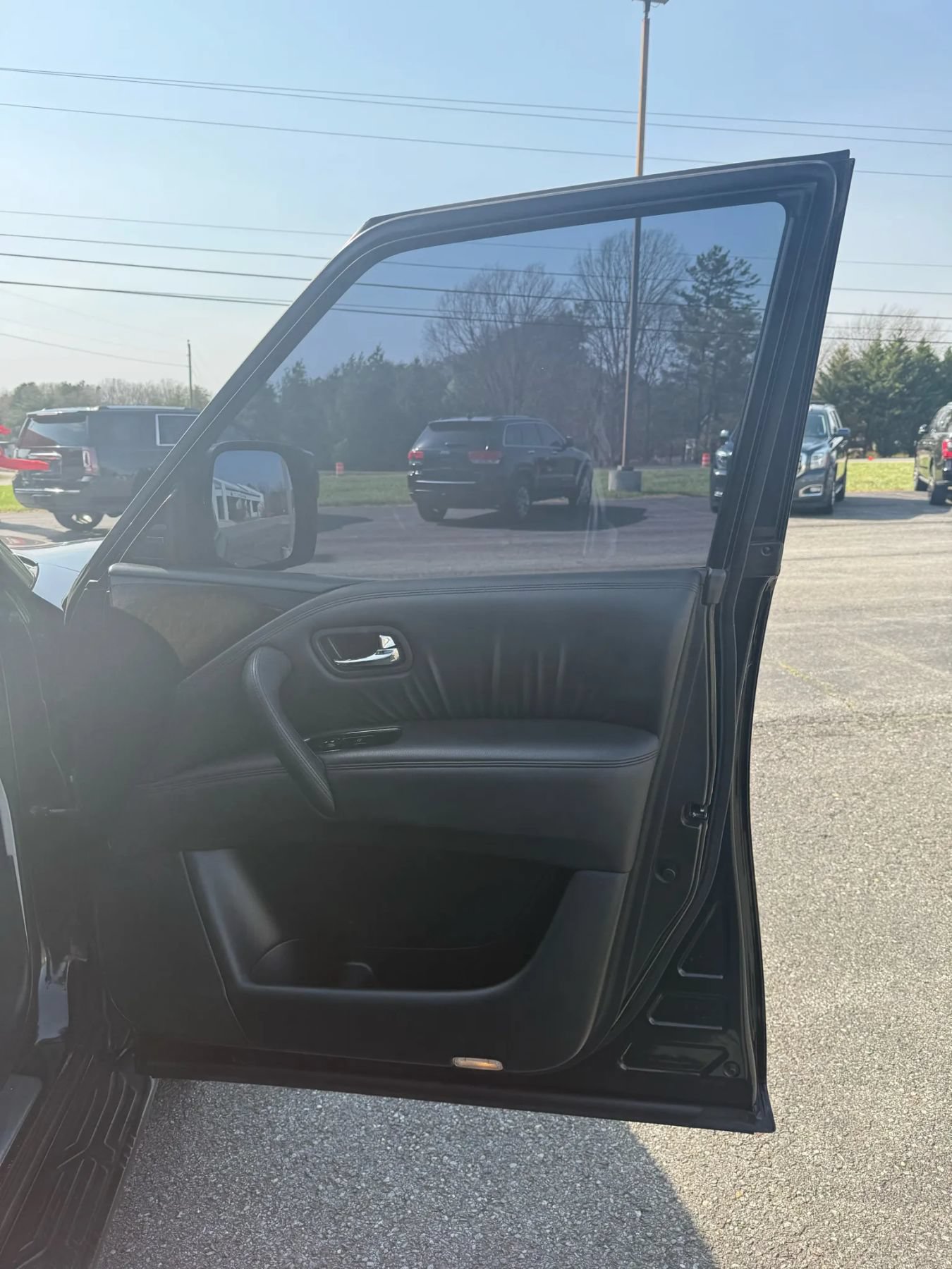 Used 2012 INFINITI QX56 4WD w/ Deluxe Touring Pkg image 27