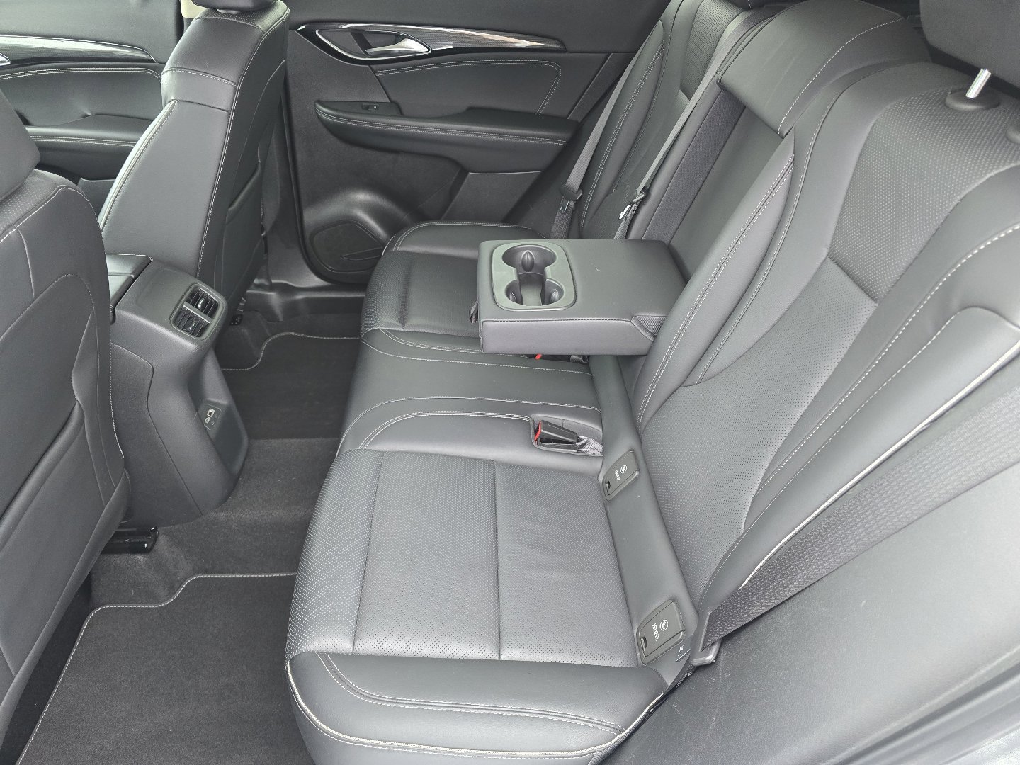 Used 2023 Buick Envision Essence image 29