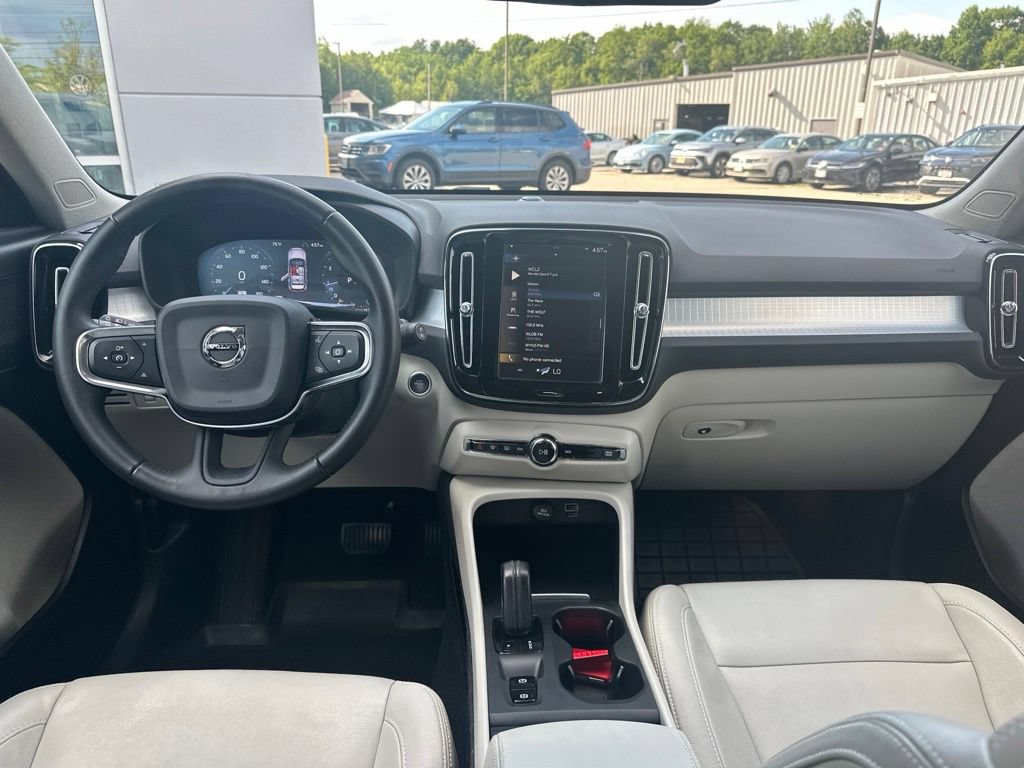 Used 2019 Volvo XC40 T5 Momentum AWD/4WD image 16