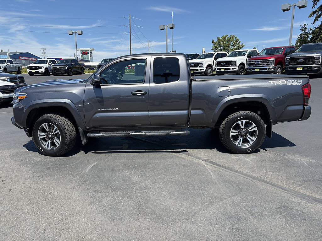 Used 2019 Toyota Tacoma TRD Sport AWD/4WD image 12