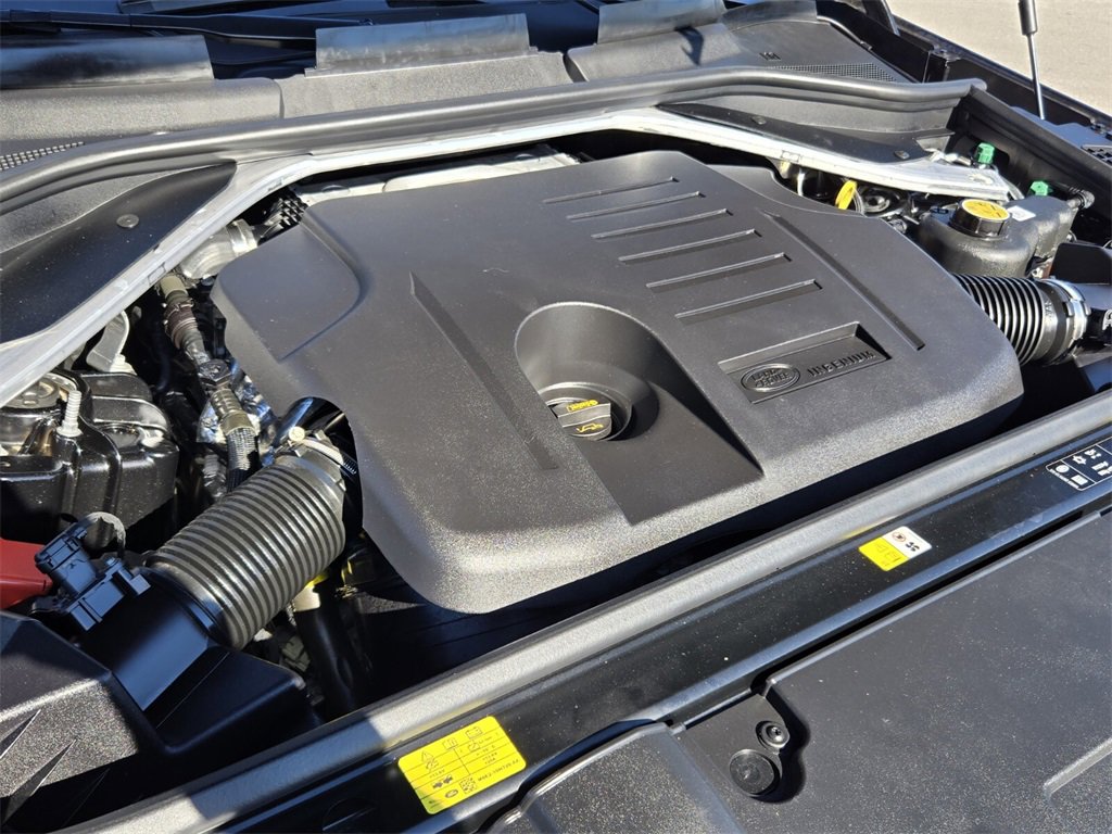 Used 2024 Land Rover Range Rover Long Wheelbase SE image 17