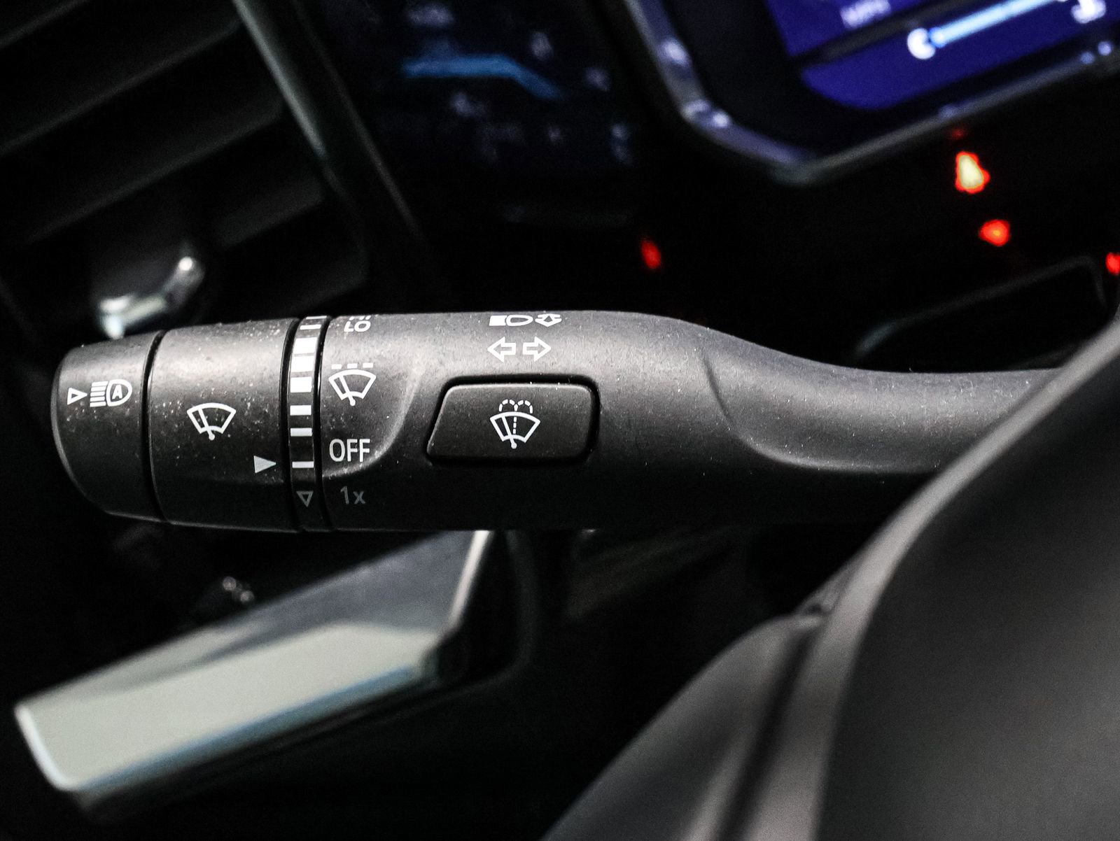 Used 2024 Chevrolet Silverado 3500 LT w/ Convenience Package image 35