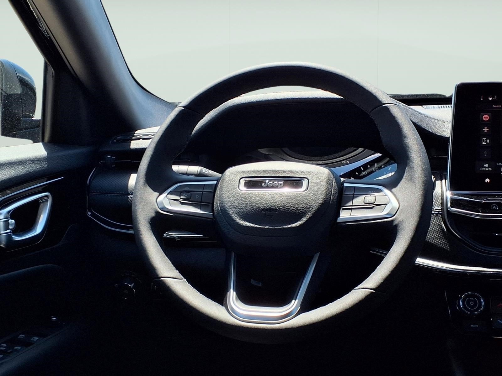 New 2026 Jeep Compass Latitude image 9