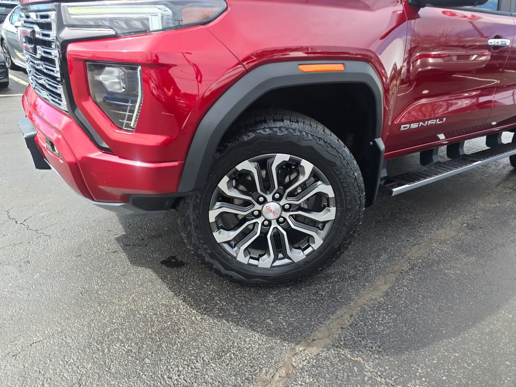 Used 2023 GMC Canyon Denali image 2