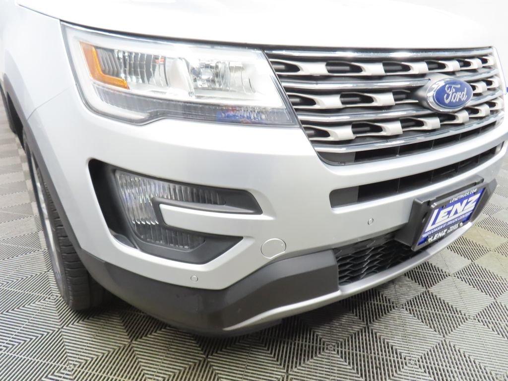 Used 2016 Ford Explorer XLT w/ Equipment Group 202A AWD/4WD image 45