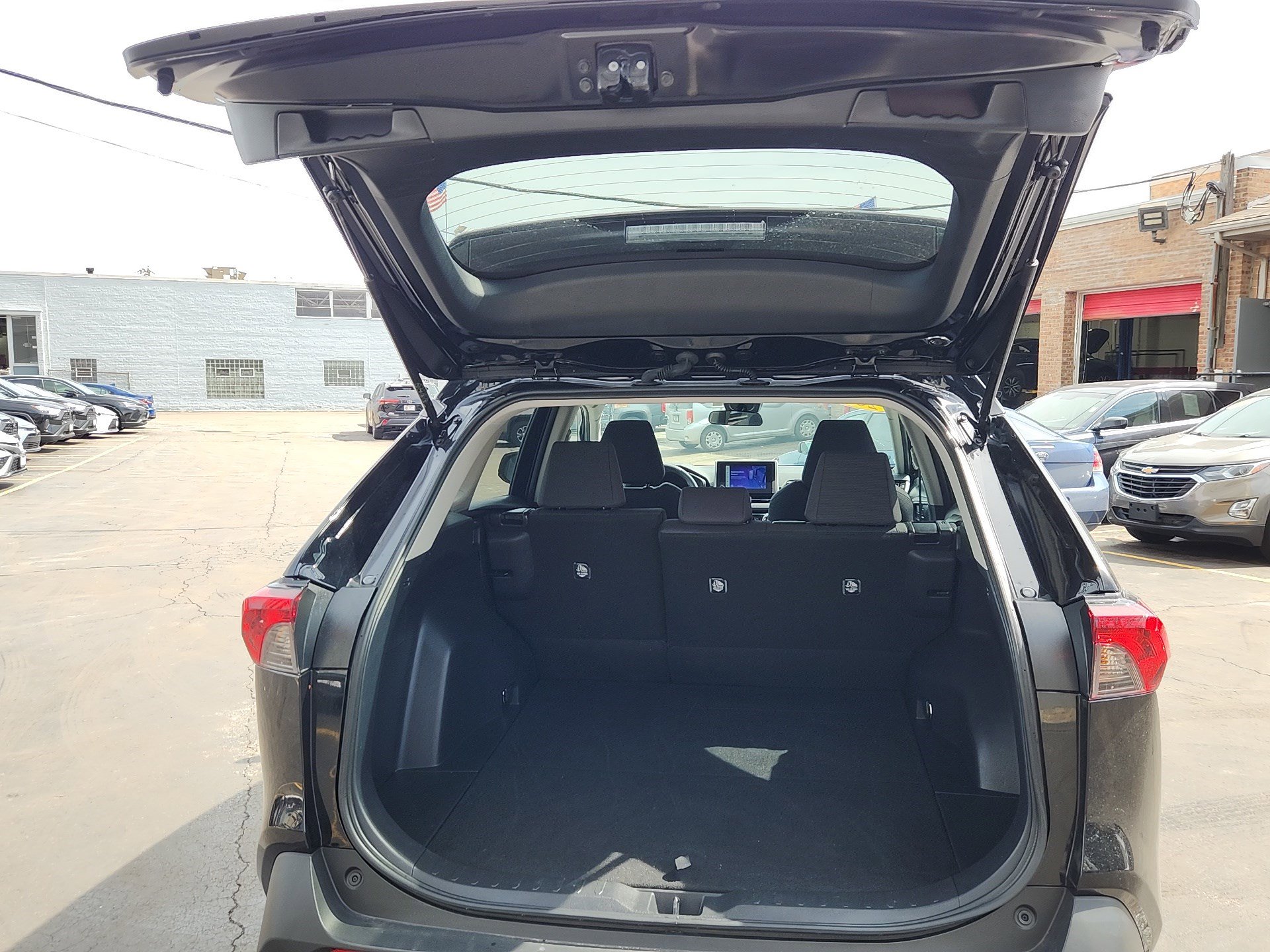 Certified 2025 Toyota RAV4 LE image 25