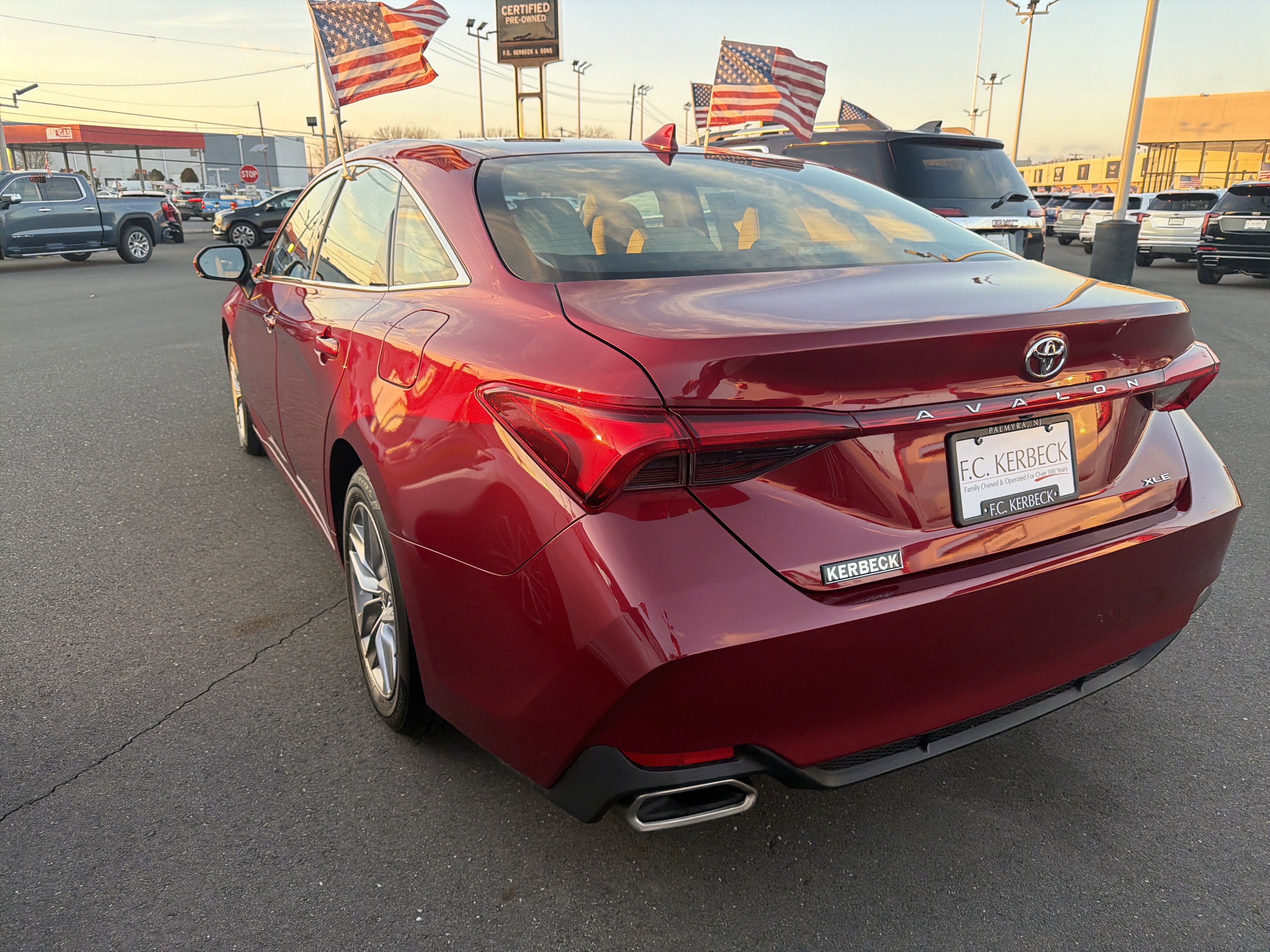 Used 2020 Toyota Avalon XLE image 7