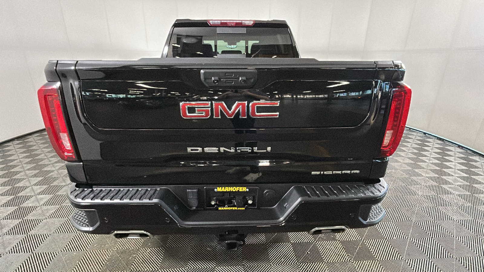 Used 2024 GMC Sierra 1500 Denali w/ Technology Package AWD/4WD image 4