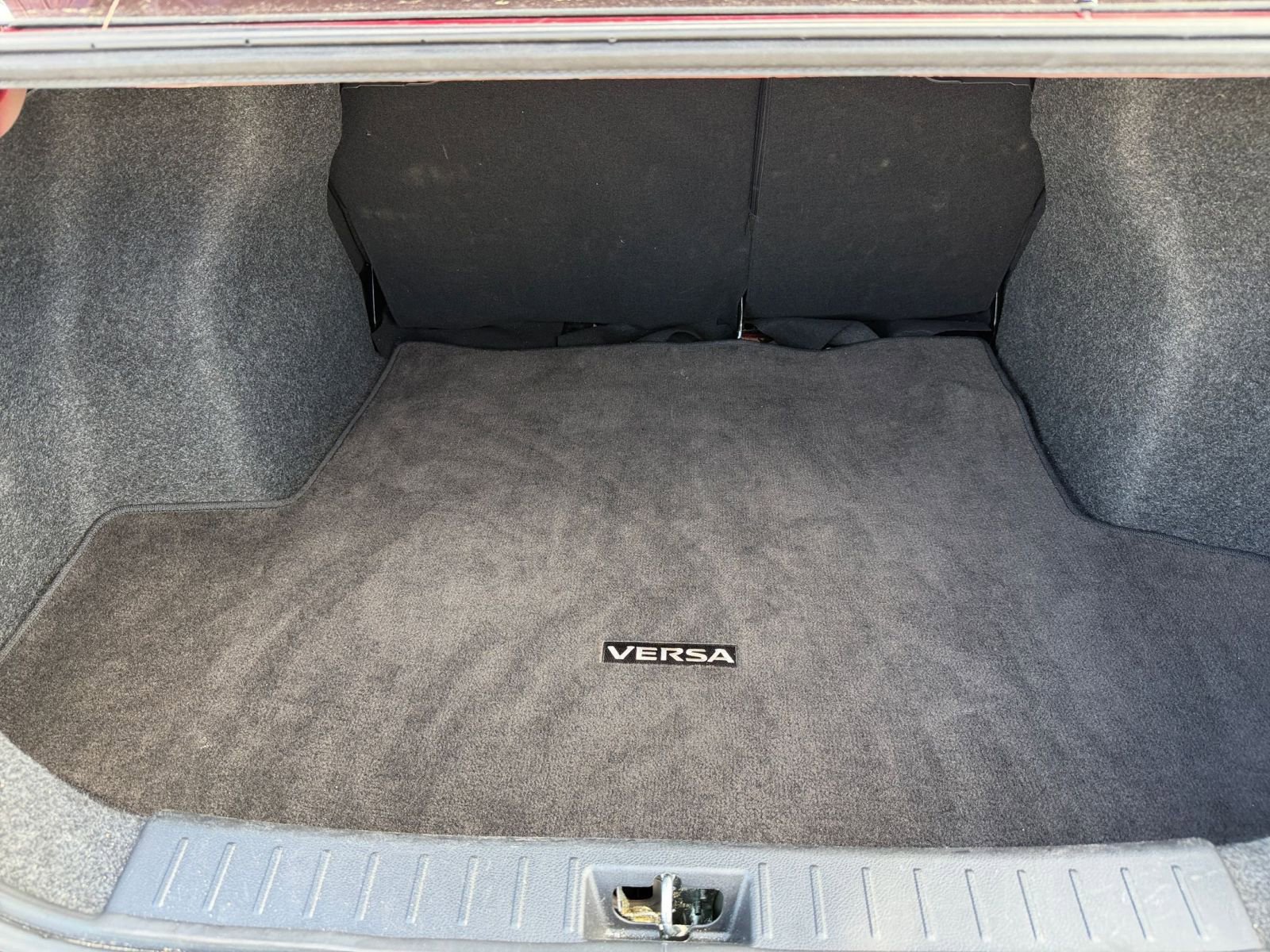 Used 2025 Nissan Versa SV FWD image 29