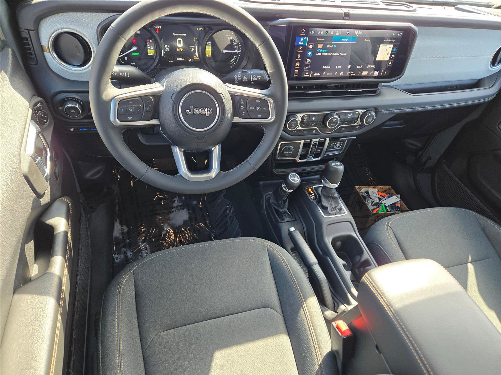 Used 2025 Jeep Wrangler Sahara AWD/4WD image 15