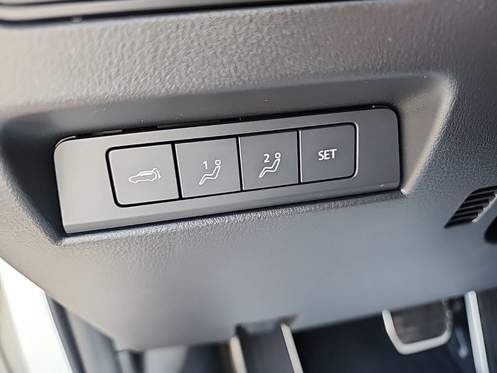 Certified 2025 MAZDA CX-70 Plug-In Hybrid w/ Premium Plus AWD/4WD image 20