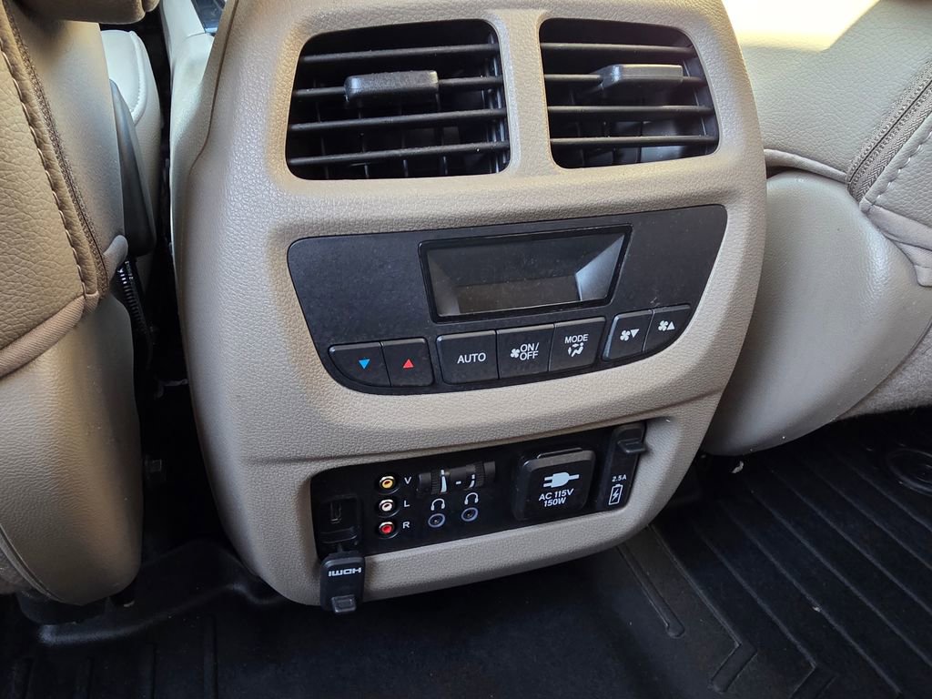 Used 2018 Honda Pilot Touring image 27