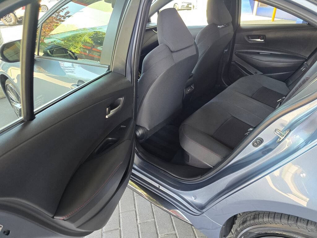 Used 2025 Toyota Corolla SE w/ SE Premium Package FWD image 17