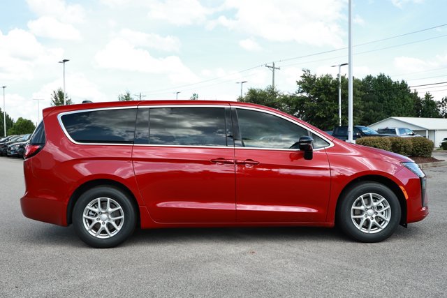 New 2027 Chrysler Pacifica Select FWD image 4