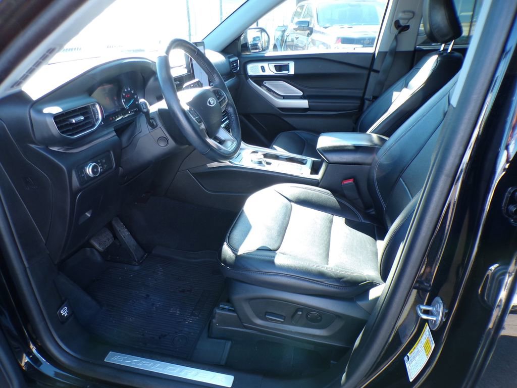 Used 2022 Ford Explorer Limited w/ Limited Technology Package image 12