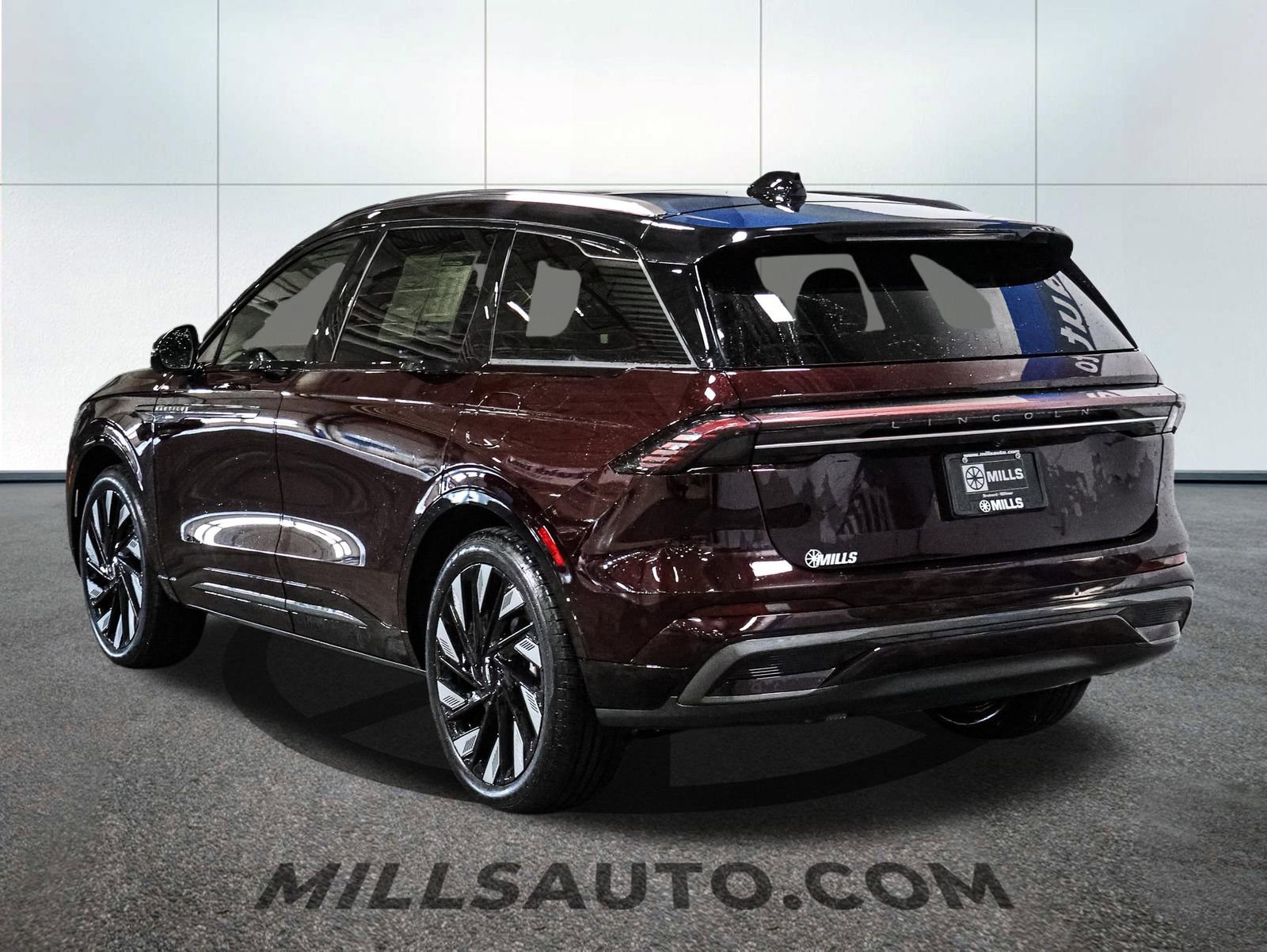 Used 2025 Lincoln Nautilus Reserve w/ Jet Appearance Package image 5