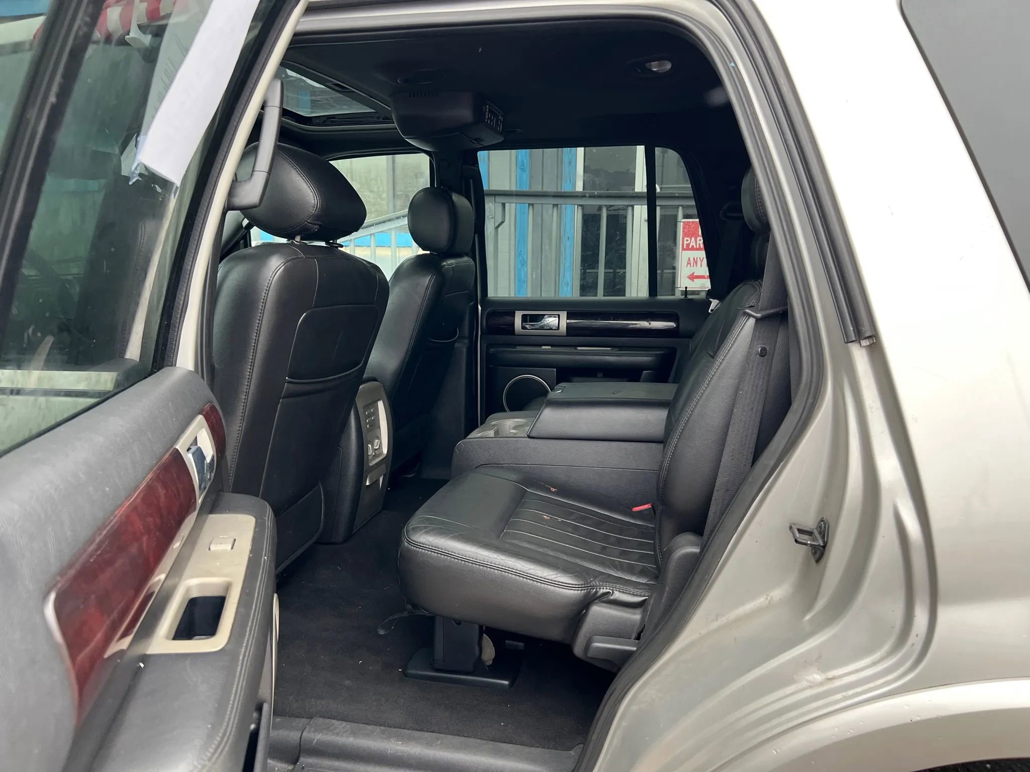 Used 2006 Lincoln Navigator Ultimate image 11