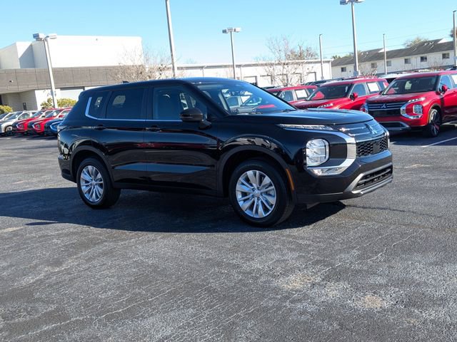 New 2025 Mitsubishi Outlander ES image 4