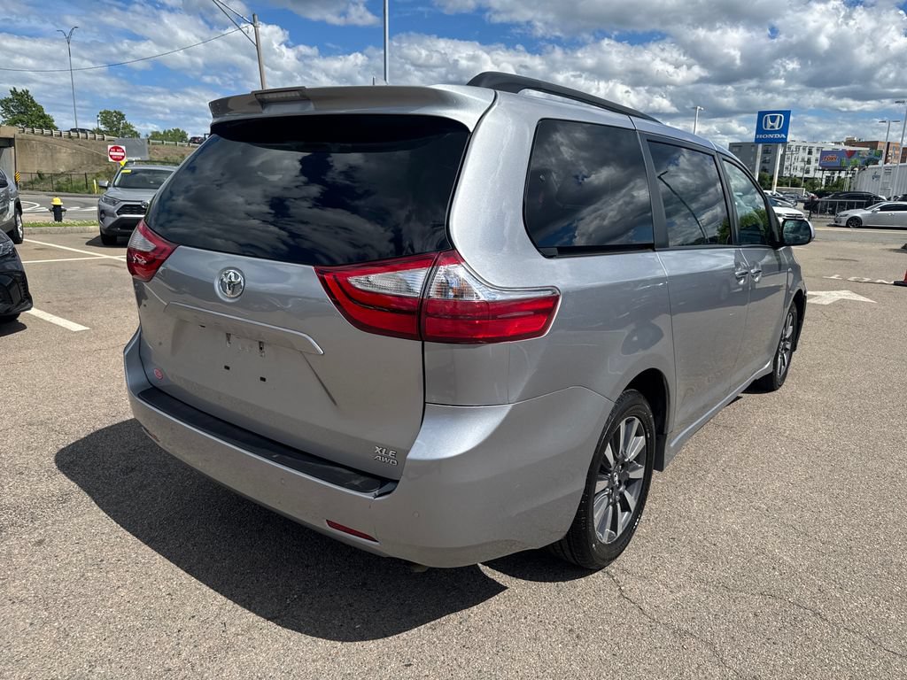 Used 2018 Toyota Sienna XLE Premium AWD/4WD image 8