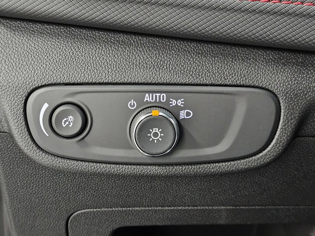 Used 2026 Chevrolet TrailBlazer RS w/ Convenience Package FWD image 34