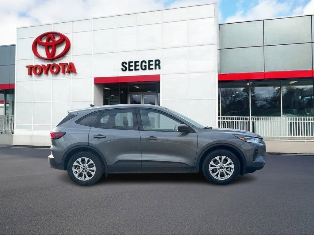 Used 2025 Ford Escape Active FWD image 2